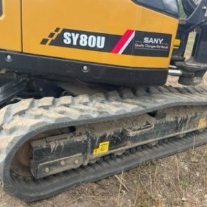 foto NEWISH! 8.8t excavator rubber SANY SY80
