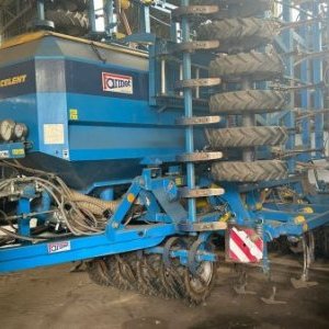 foto 8m seeder 32blades 8.5t Farmet Excelent Premium 8 agro tractor