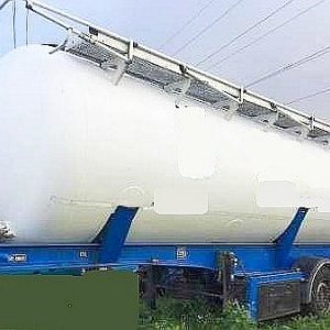 foto 42m3 alu silo tank tipper for bulk material