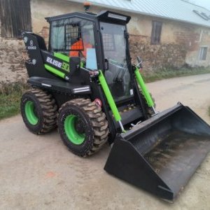 foto newish 3.3t skidsteer loader Kovaco Elise 900