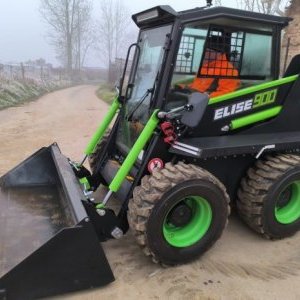 foto newish 3.3t skidsteer loader Kovaco Elise 900