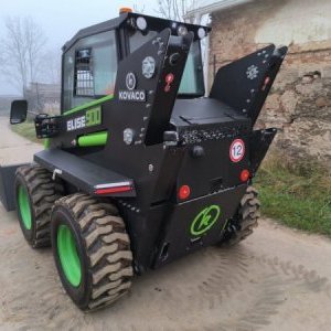 foto newish 3.3t skidsteer loader Kovaco Elise 900