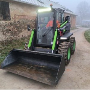 foto newish 3.3t skidsteer loader Kovaco Elise 900