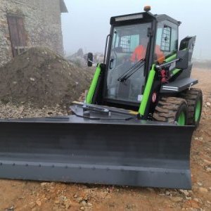 foto newish 3.3t skidsteer loader Kovaco Elise 900