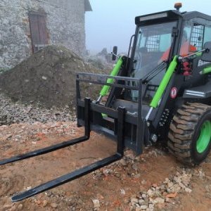 foto newish 3.3t skidsteer loader Kovaco Elise 900