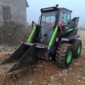 foto newish 3.3t skidsteer loader Kovaco Elise 900